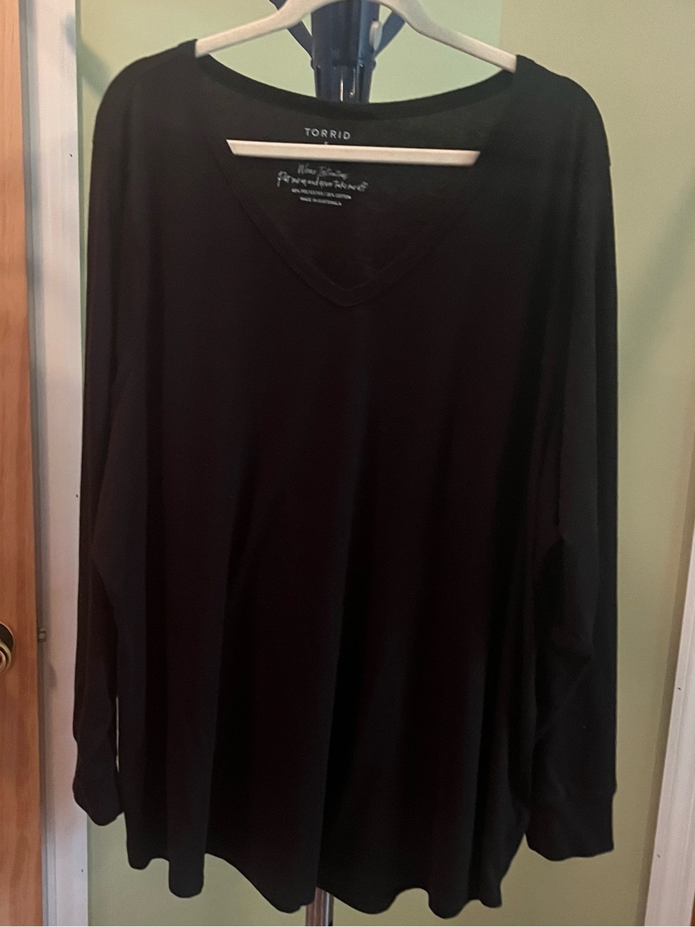 Torrid Black V-Neck Long Sleeve Women's Top (size 5)